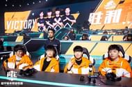 33Svan (second from the left)